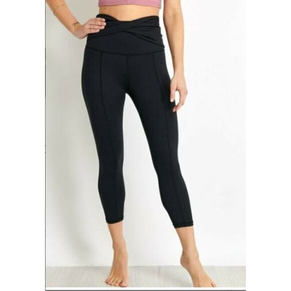 Free People Movement Crop Leggings Size XS Black Crisscross Waist Hang Ten - Picture 1 of 8